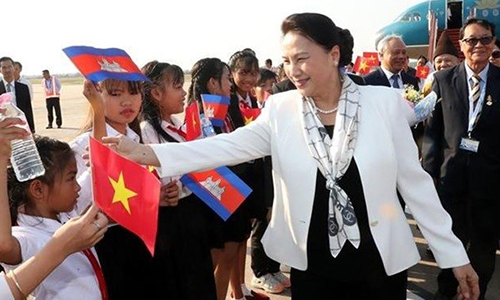 National Assembly Chairwoman Nguyen Thi Kim Ngan arrives in Siem Reap, Cambodia on January 14. (Photo: VNA)