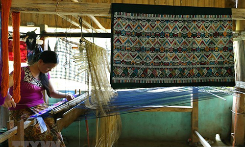 Brocade weaving - illustrative image (Source: VNA)