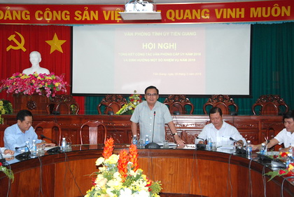 Phó Bí thư Thường trực Tỉnh ủy Võ Văn Bình phát biểu chỉ đạo hội nghị