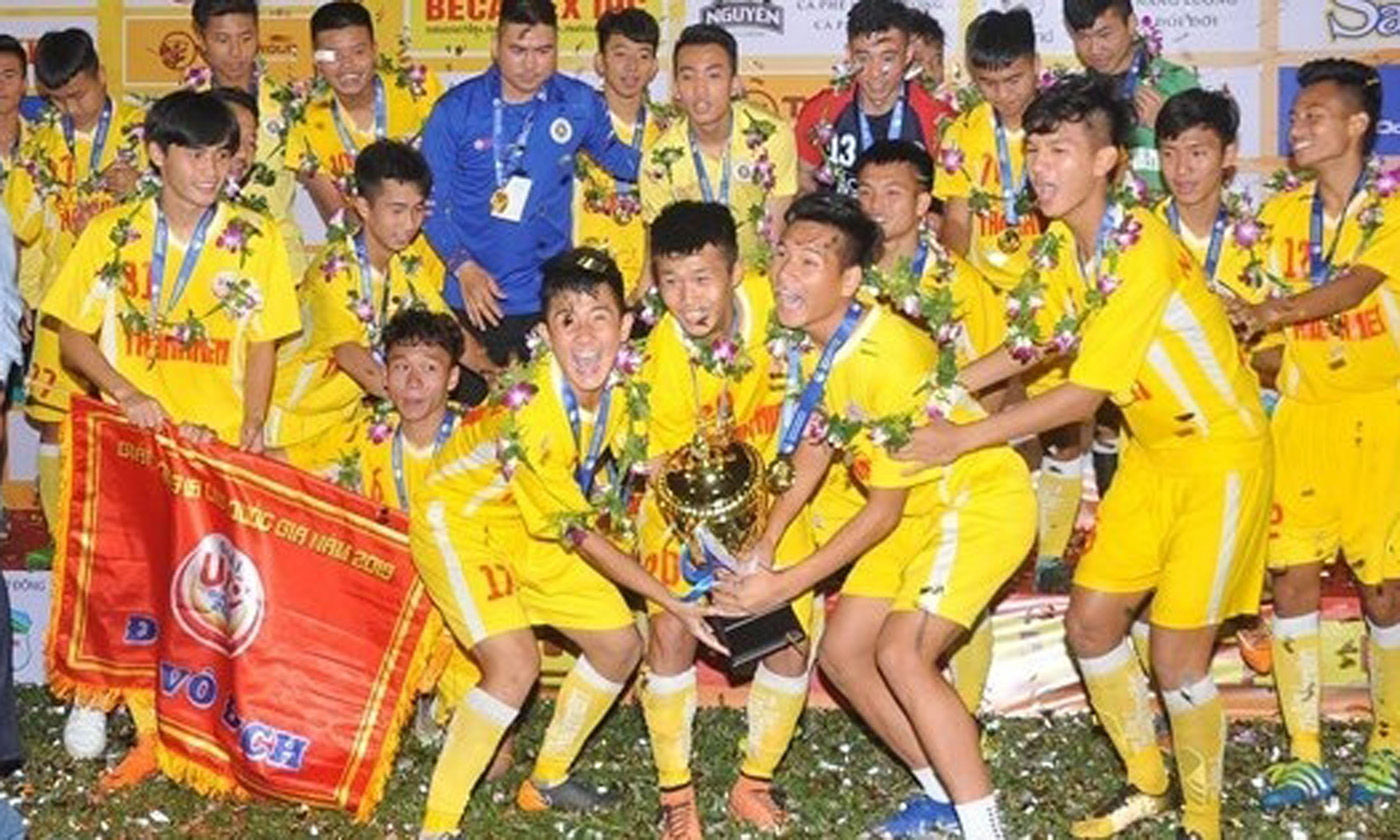 Hanoi FC players celebrate winning their fourth consecutive national U19 title.