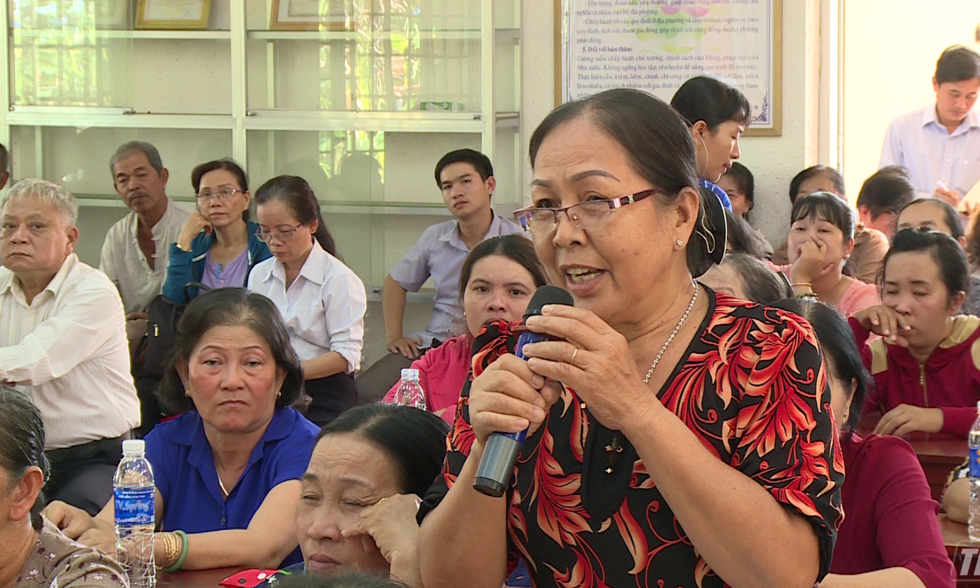 People presented ideas and recommendations on social security, environment, planning ... Photo: Viet Binh