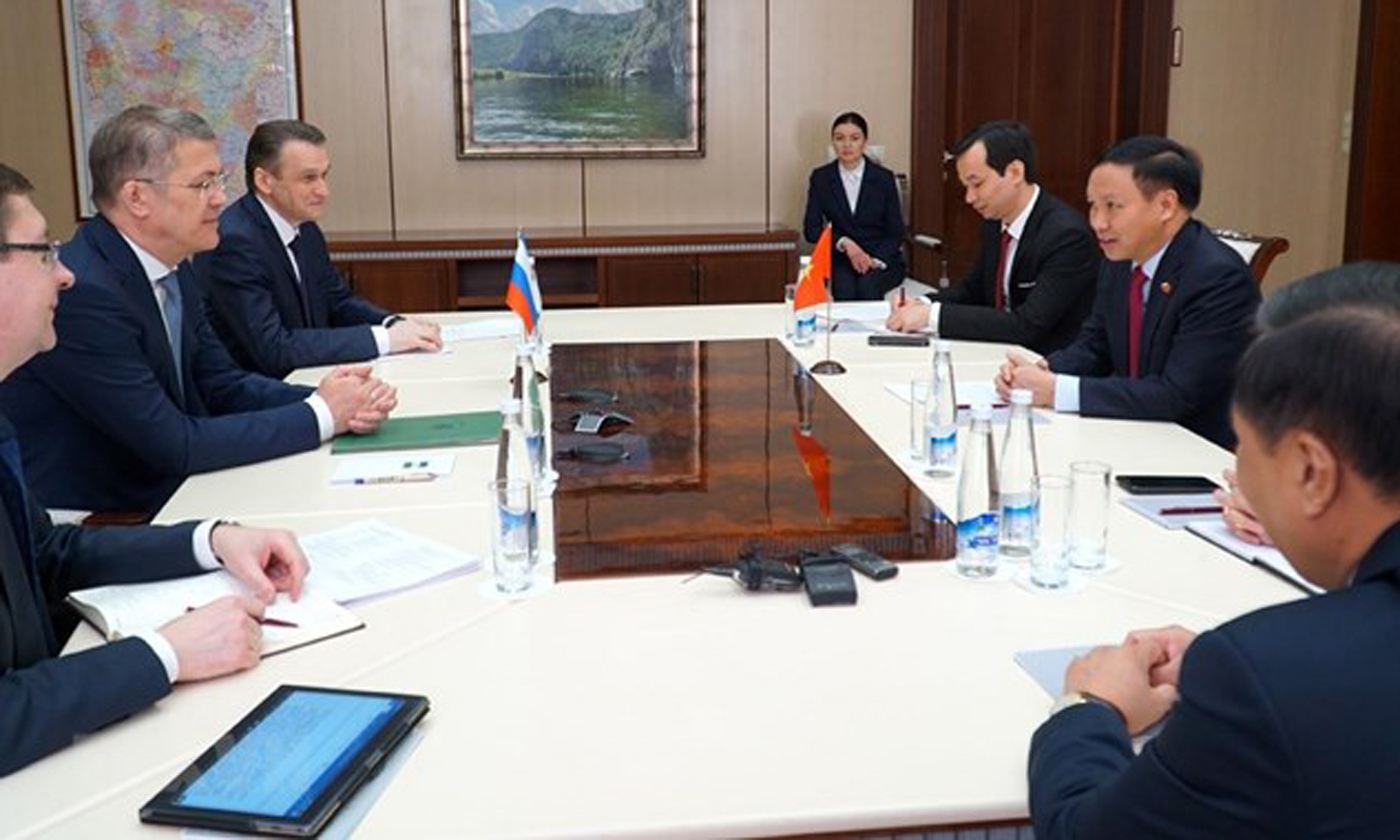  Acting Head of Bashkortostan Radiy Khabirov receives Vietnamese Ambassador Ngo Duc Manh (Source: VNA)