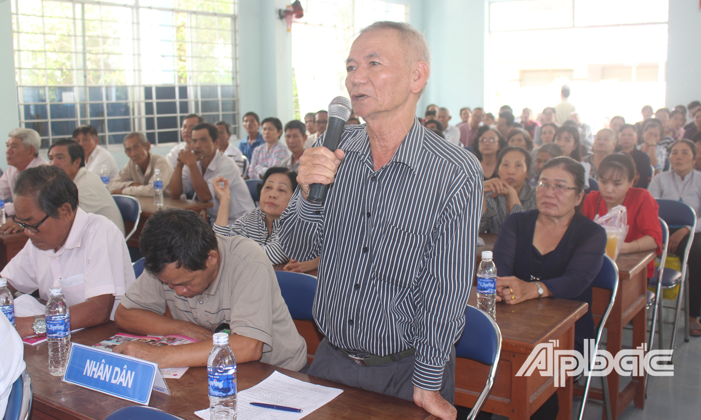 Lắng nghe ý kiến người dân được lãnh đạo tỉnh chú trọng thực hiện trong thời gian qua.            Ảnh: MINH THÀNH 