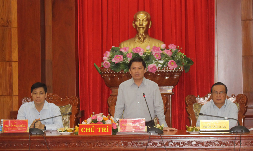   Minister of Transport Nguyen Van The speaks at the meeting. Photo: MINH THANH