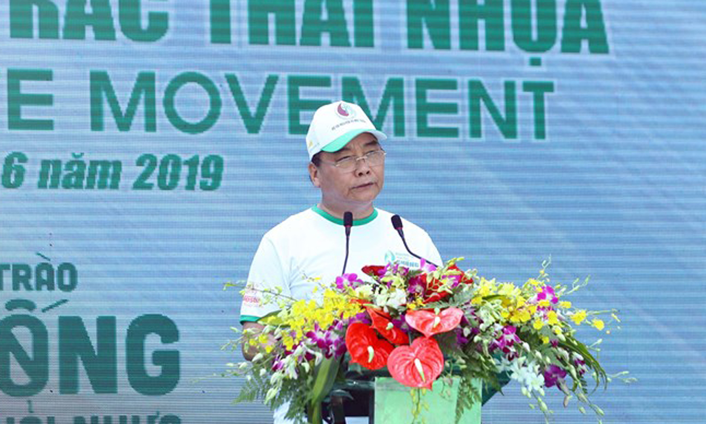 PM Nguyen Xuan Phuc speaks at the launching ceremony for the national campaign on plastic waste prevention in Hanoi on June 9.