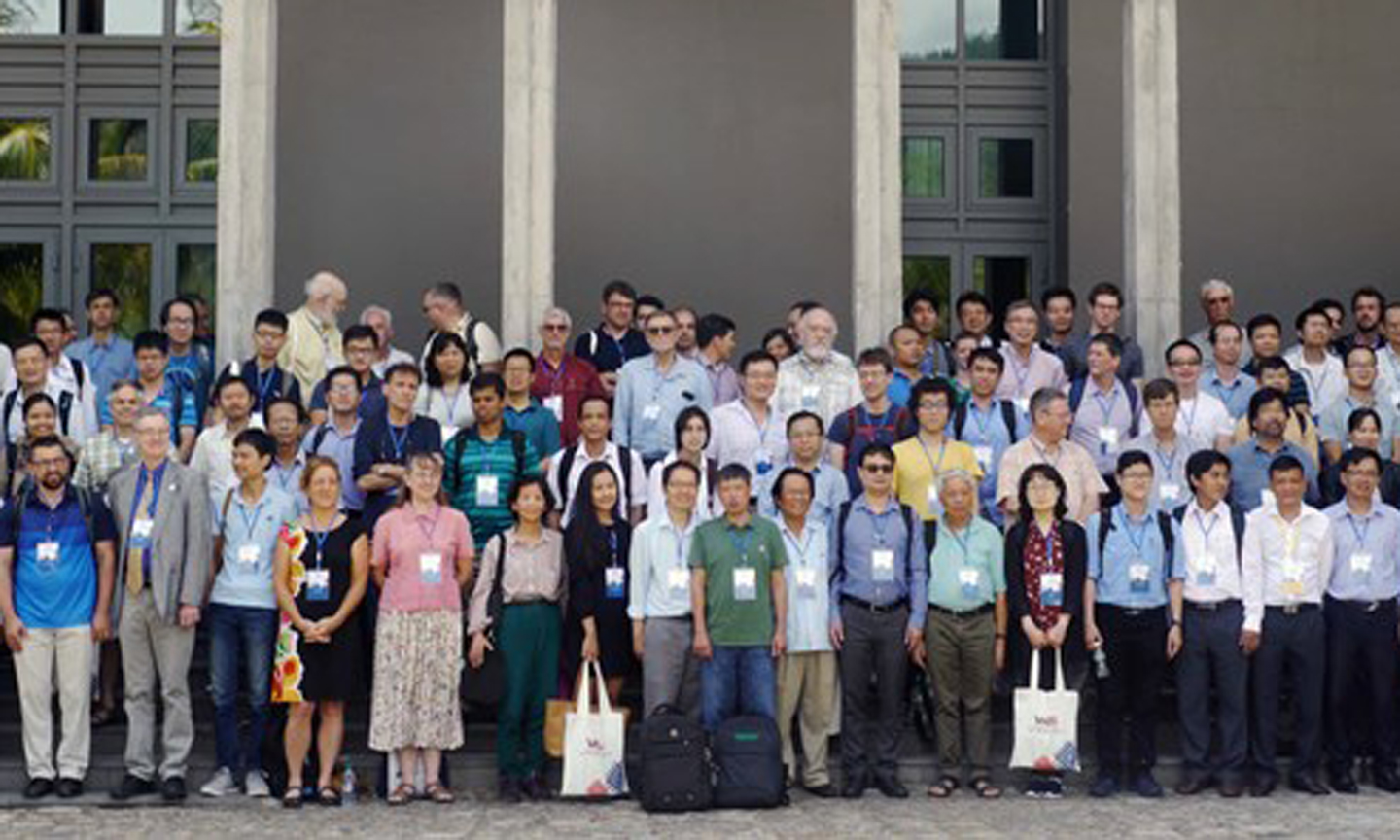  Participants of the conference pose for a group photo (Photo: VNA)