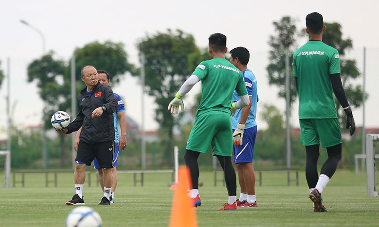 Việc tìm ra những cầu thủ xuất sắc để tiếp nối “thế hệ vàng” hiện tại là bài toán không dễ đối với HLV Park Hang-seo. 						Ảnh: Vietnamnet.vn