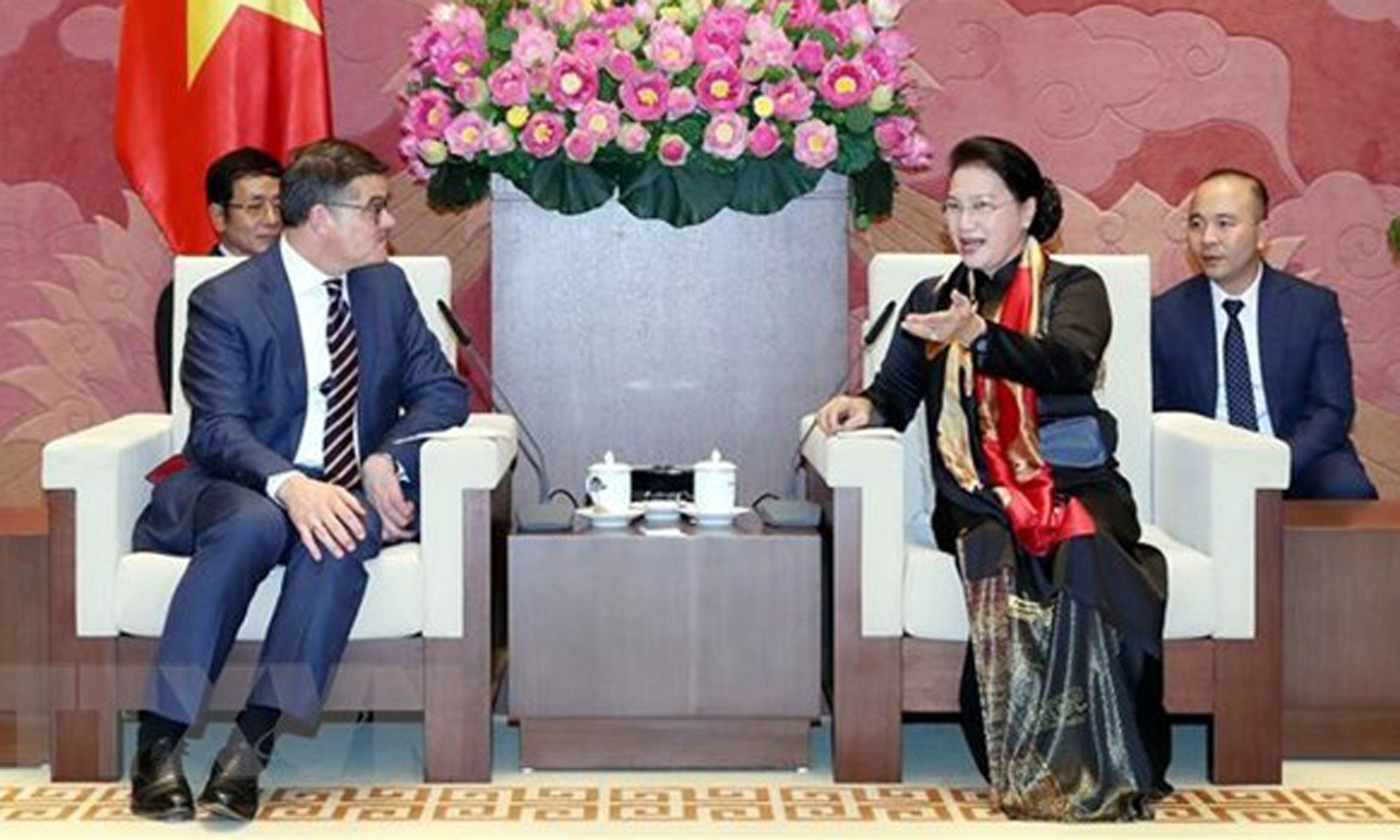  National Assembly Chairwoman Nguyen Thi Kim Ngan (R) and President of Germany’s Hessen State Parliament Boris Rhein (Photo: VNA)  