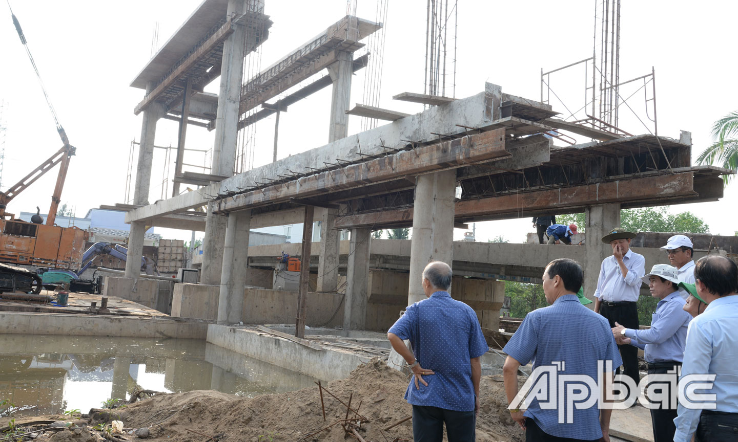 Lãnh đạo tỉnh chỉ đạo phải đẩy nhanh tiến độ thực hiện các công trình ngăn mặn, trữ ngọt.