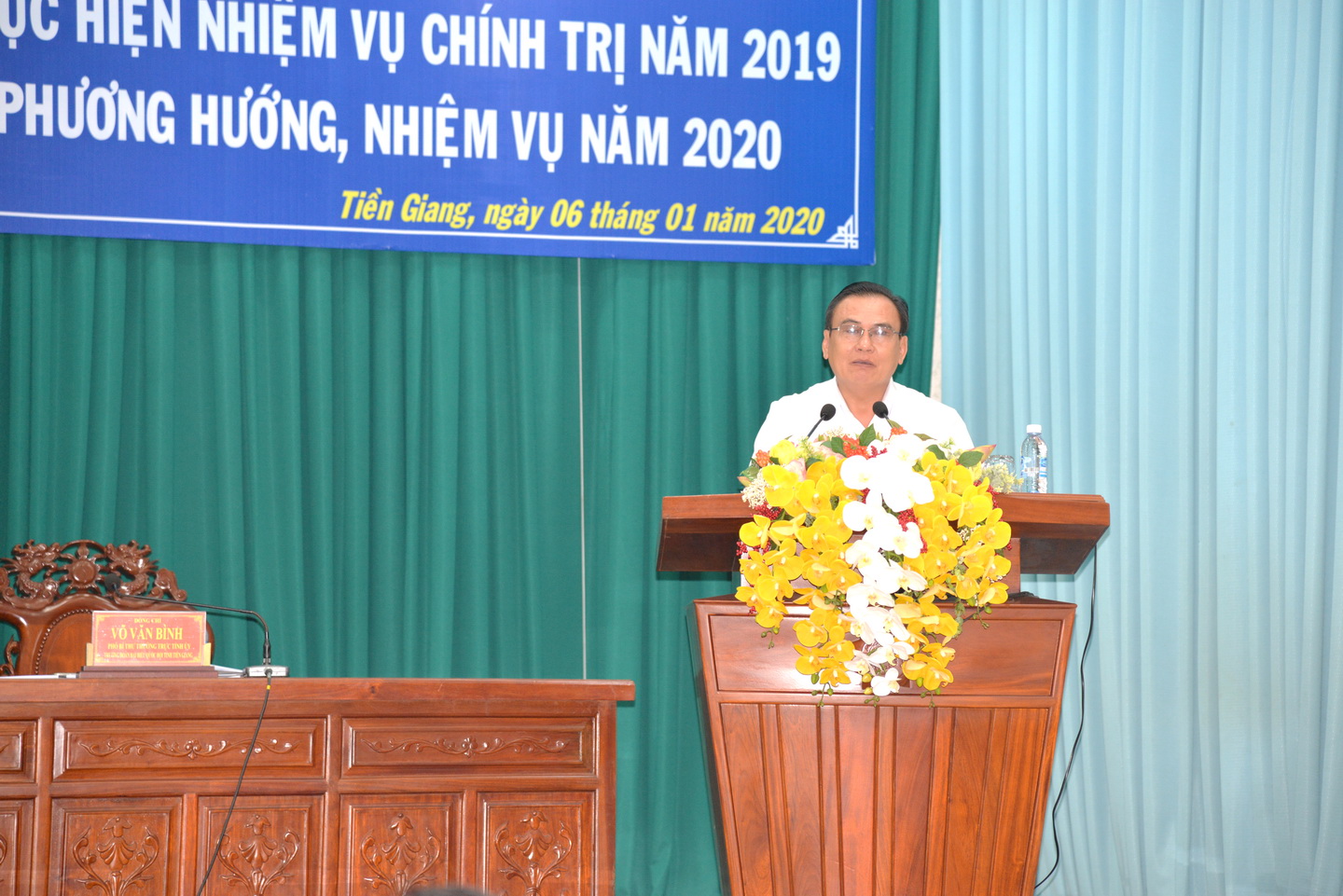 Mr. Vo Van Binh, Permanent Deputy Secretary of the Provincial Party Committee suggested that the central issues should be discussed