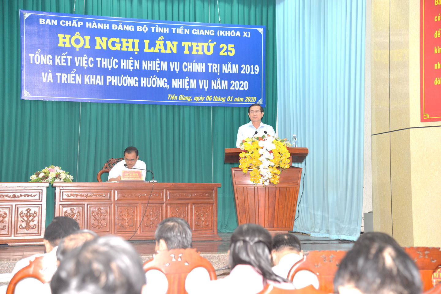 Comrade Le Van Huong spoke about the results of the implementation of the socio-economic development tasks in 2019 and the mission directions in 2020.