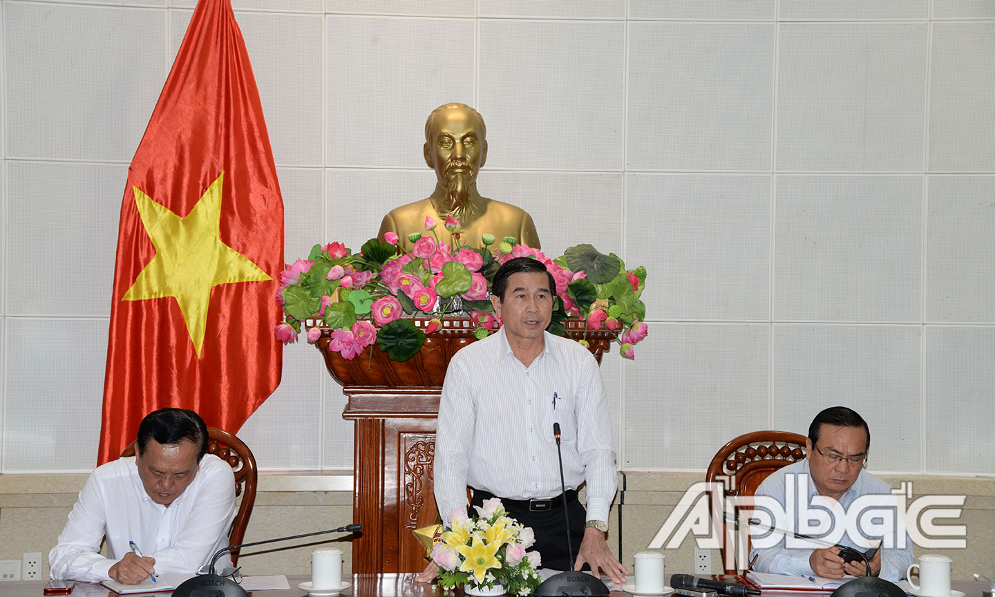 Chairman of the Le Van Huong speaks at the meeting. Photo: ABO/SI NGUYEN