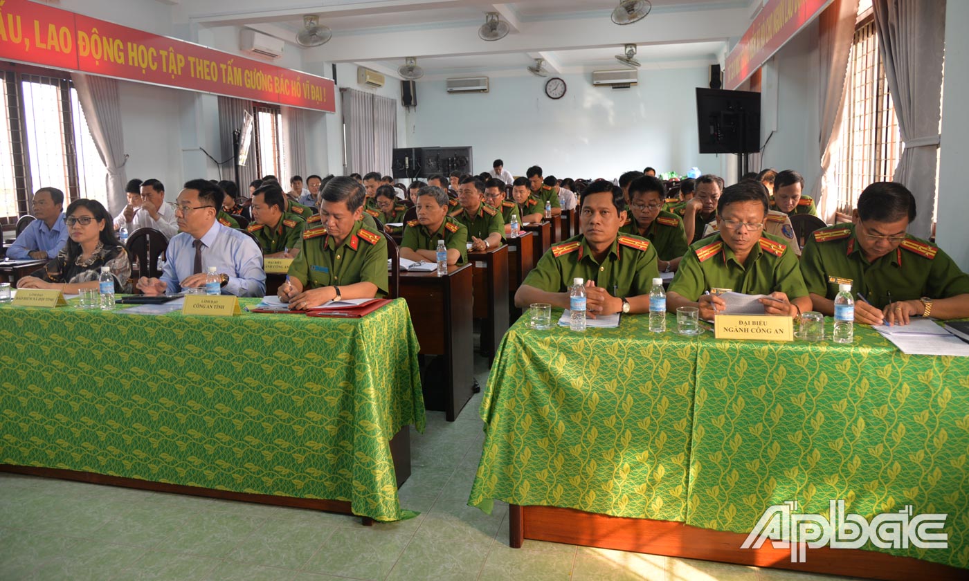 Quang cảnh hội nghi.