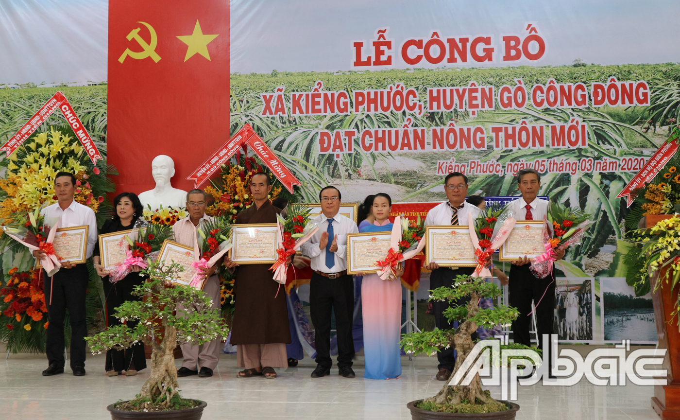 UBND tỉnh Tiền Giang tặng Bằng khen, giấy khen cho các tập thể và cá nhân có nhiều đóng góp trong xây dựng xã Kiểng Phước đạt chuẩn NTM.