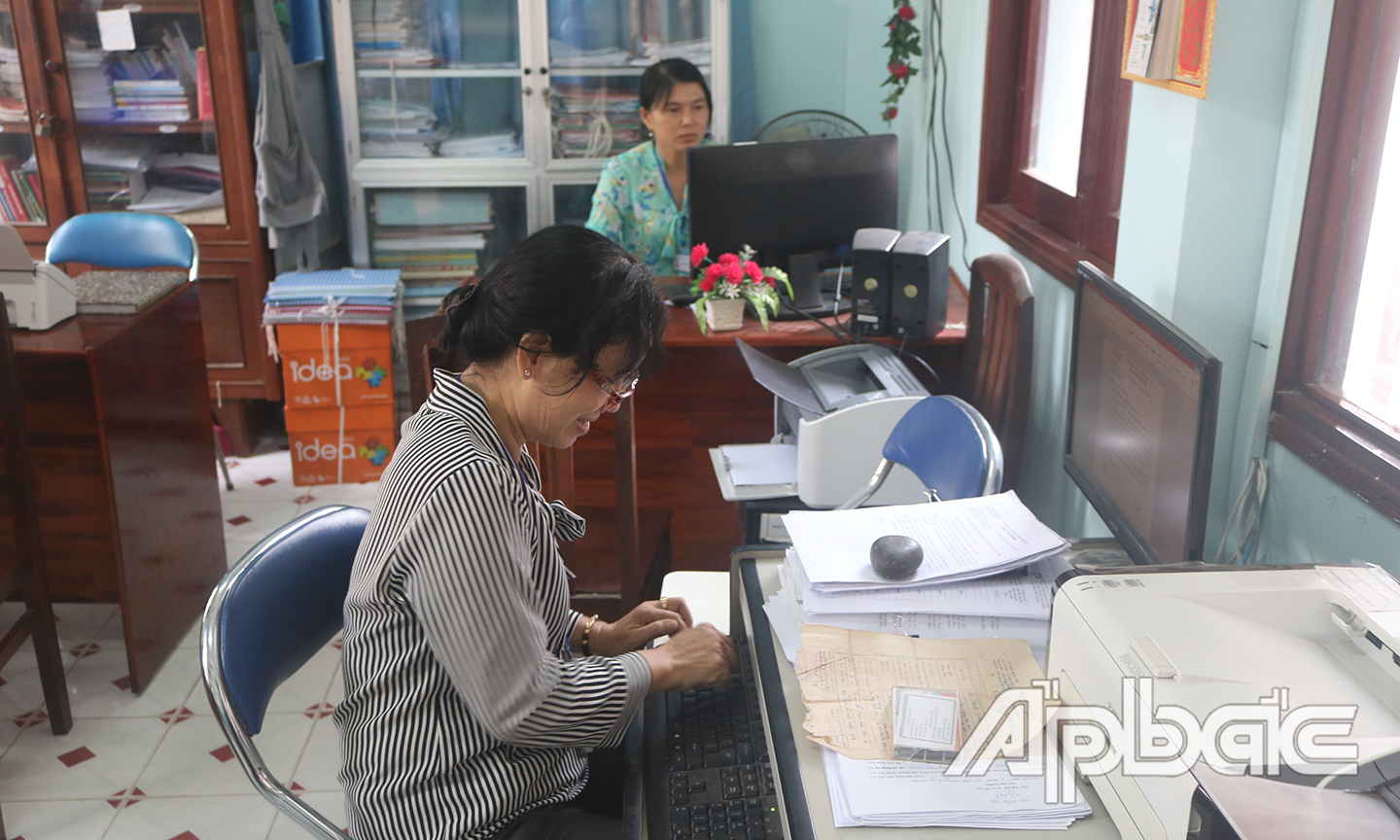 UBND xã Long Thuận đẩy mạnh ứng dụng công nghệ thông tin giúp nâng cao hiệu quả công việc.