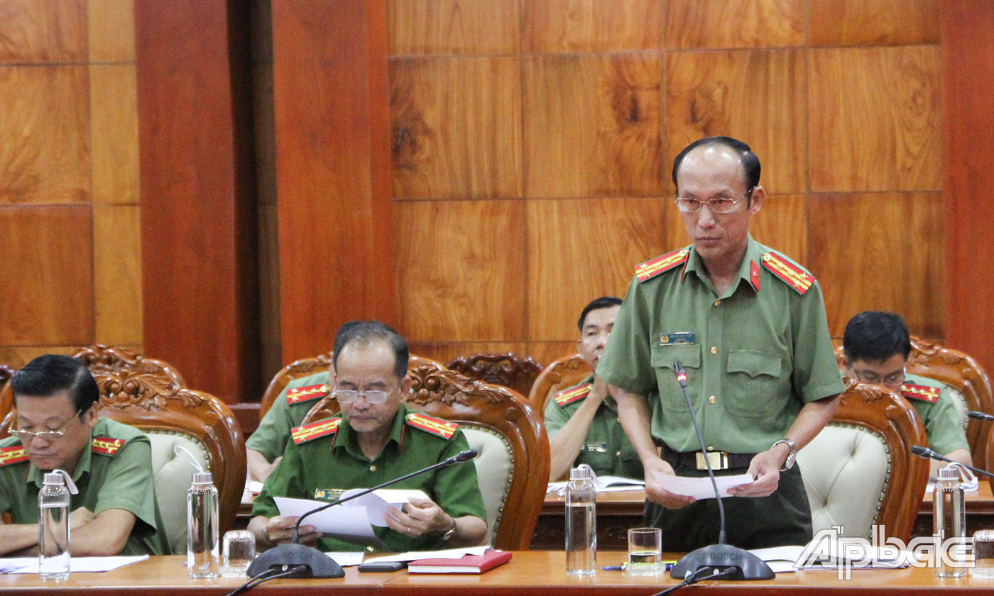 Đại tá Nguyễn Văn Nhựt, Bí thư Đảng ủy, Giám đốc Công an Tiền Giang tiếp thu các ý kiến của Tổ thẩm định số 2.