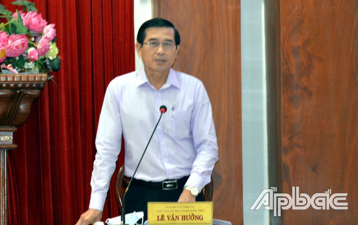 Chủ tịch UBND tỉnh Lê Văn Hưởng phát biểu chỉ đạo các giải pháp tiếp tục nới lỏng quy định giãn cách xã hội.