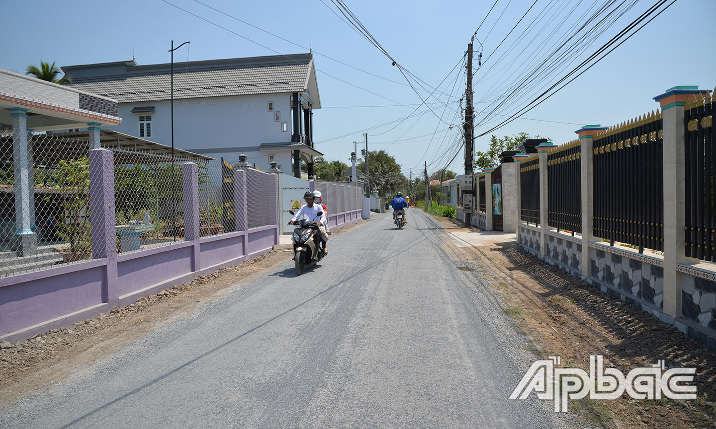 Nhiều tuyến đường giao thông nông thôn ở xã Đồng Thạnh được nâng cấp khang trang