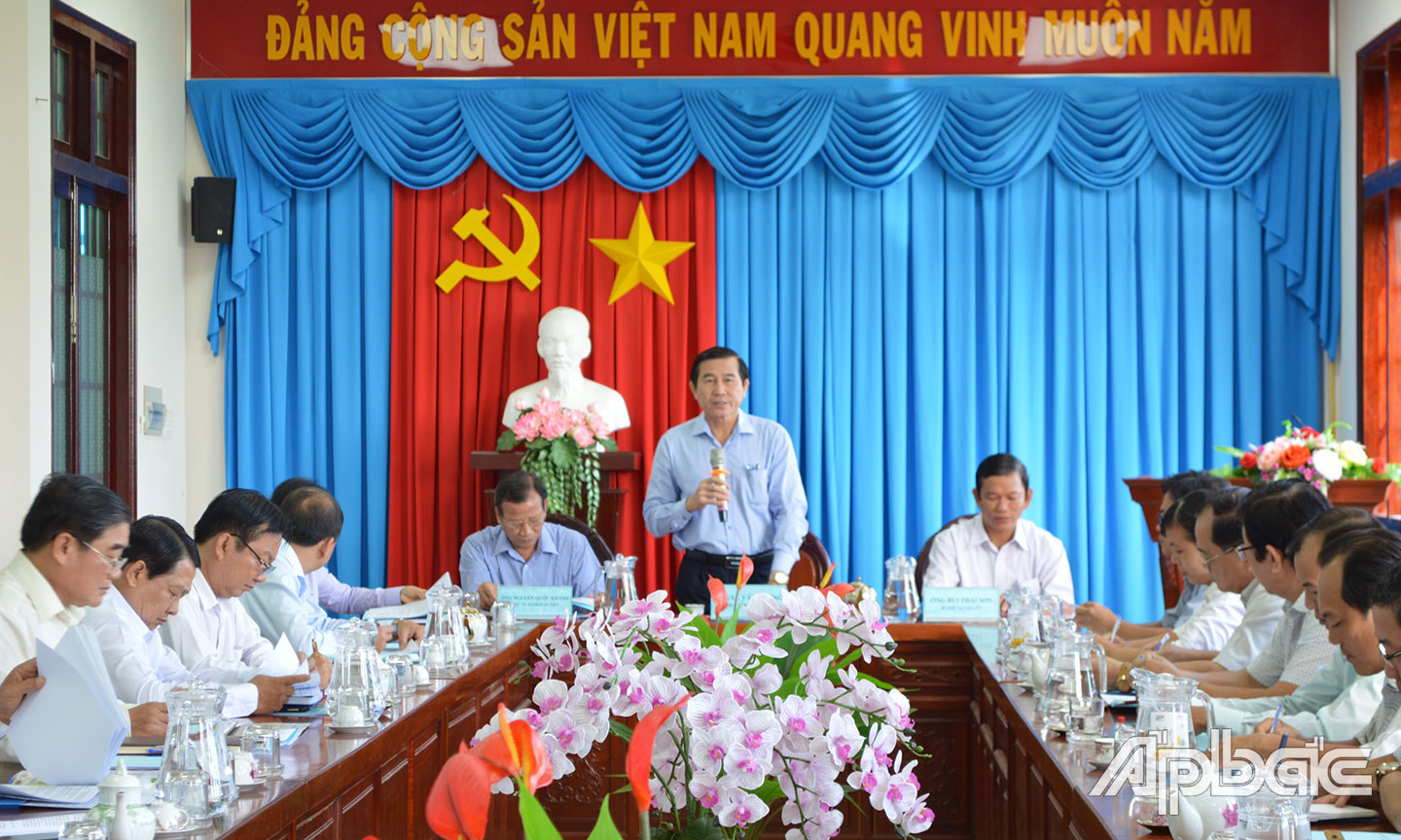 Đồng chí Lê Văn Hưởng phát biểu tại buổi làm việc.