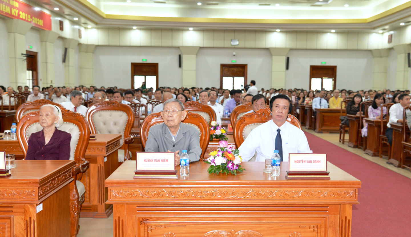 các đồng chí nguyên là lãnh đạo Đảng, Chính quyền tỉnh qua các thời kỳ và đồng chí Nguyễn Văn Danh, Ủy viên BCH Trung ương Đảng, Bí thư Tỉnh ủy, Chủ tịch HĐND tỉnh dự lễ