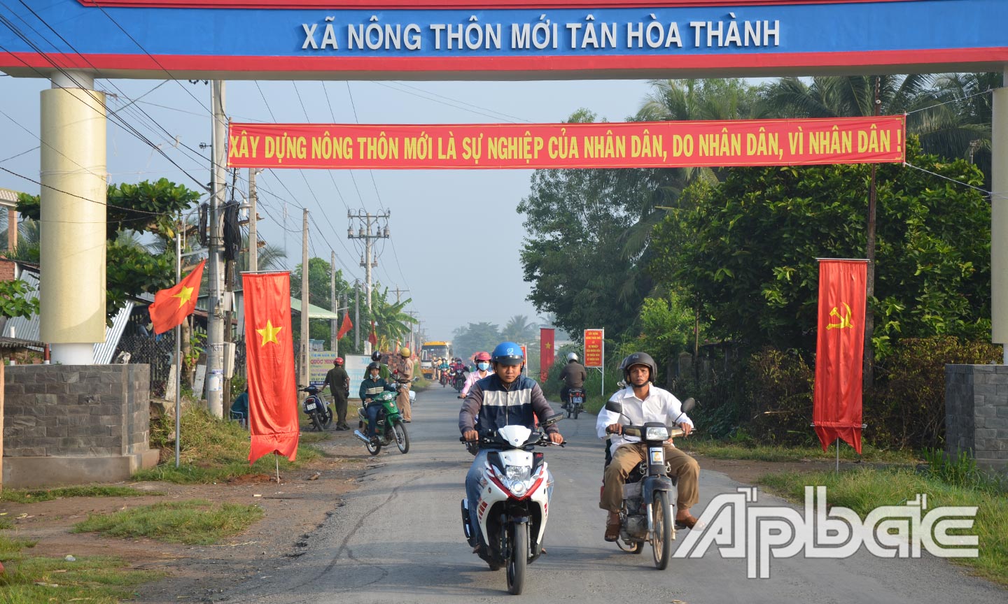 Xã NTM Tân Hòa Thành khoác trên mình chiếc “áo mới” với những đổi thay rõ nét về cơ sở hạ tầng, đường giao thông. Ảnh: NGỌC LAN