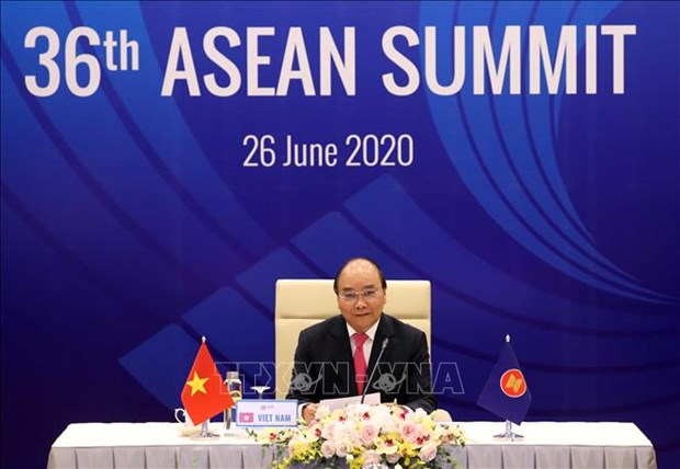 PM Nguyen Xuan Phuc chairs the plenary session of the 36th ASEAN Summit. (Photo: VNA).