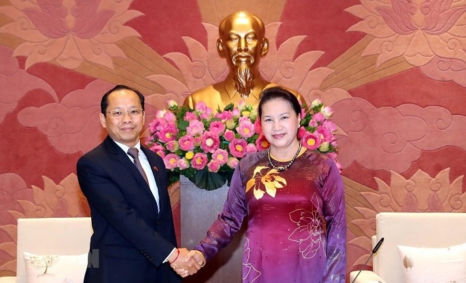 NA Chairwoman Nguyen Thi Kim Ngan (R) receives newly-accredited Cambodian Ambassador to Vietnam Chay Navuth. (Photo: VNA).