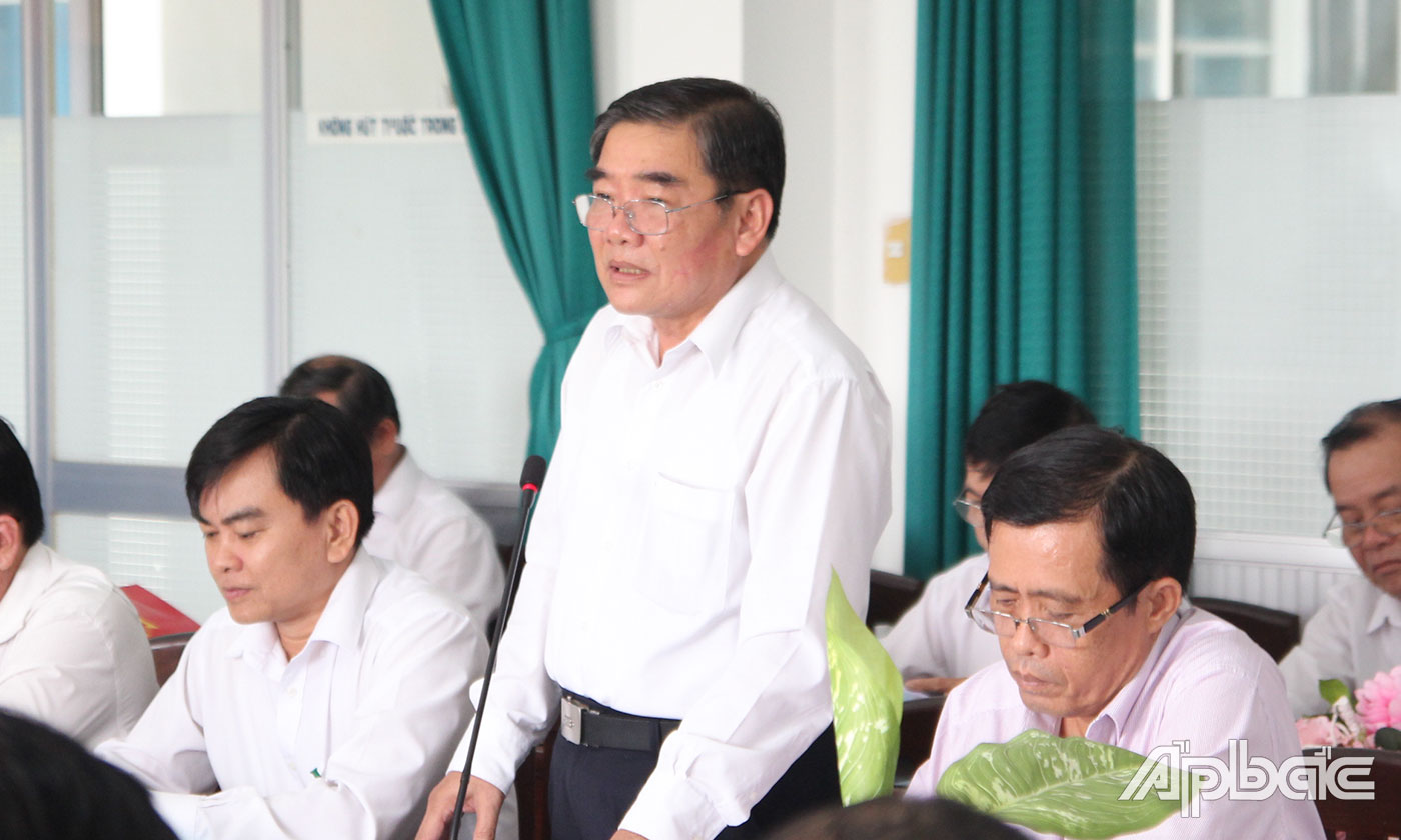 Giám đốc Sở Giáo dục và Đào tạo Nguyễn Hồng Oanh phát biểu ý kiến tại buổi làm việc.
