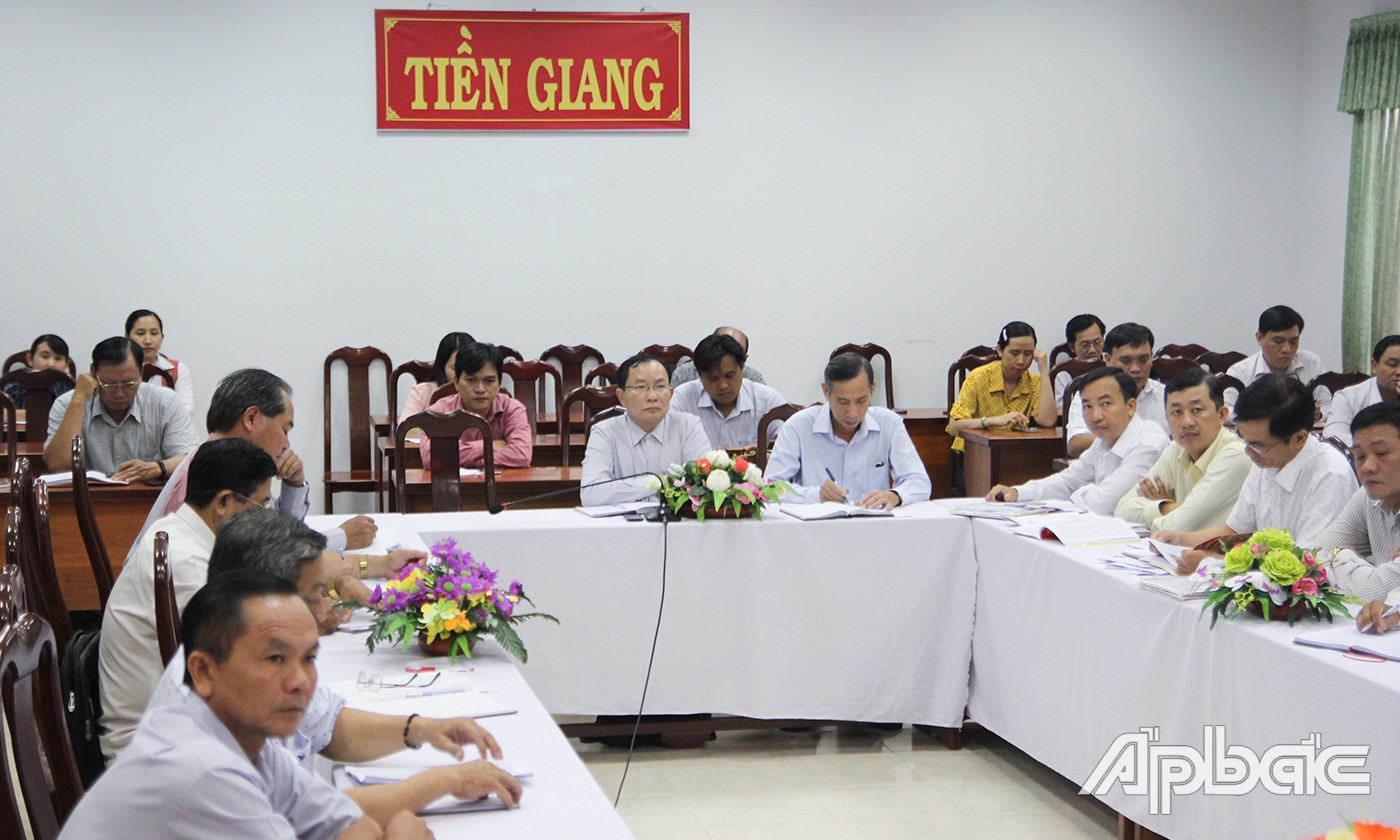 Đại biểu tham dự Hội nghị báo cáo viên Trung ương tháng 7 tại điểm cầu Tiền Giang.