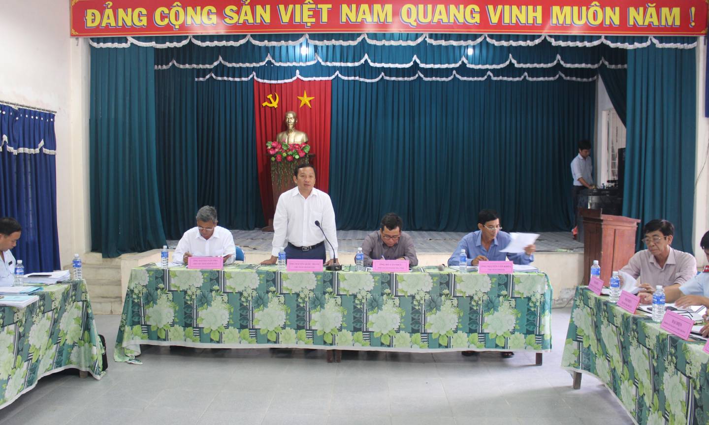 Chủ tịch UBND huyện Cái Bè Nguyễn Quốc Thanh phát biểu ý kiến tại buổi gặp gỡ. 