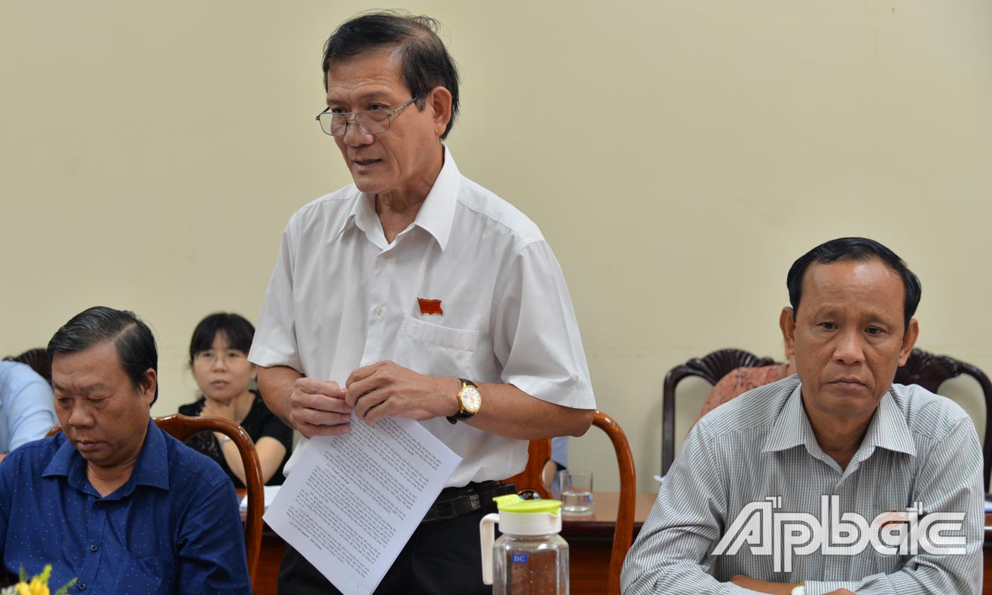 Đại biểu Nguyễn Văn Bon phát biểu về việc cần cho chính sách thu hút đầu tư xây dựng nhà máy xử lý rác