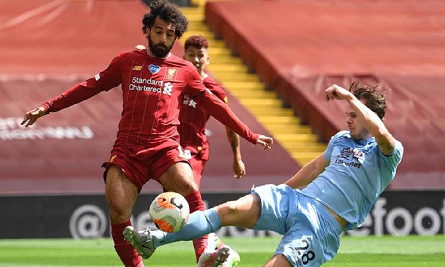 Salah ra sân nhưng không thể giúp Liverpool nối dài mạch toàn thắng sân nhà.