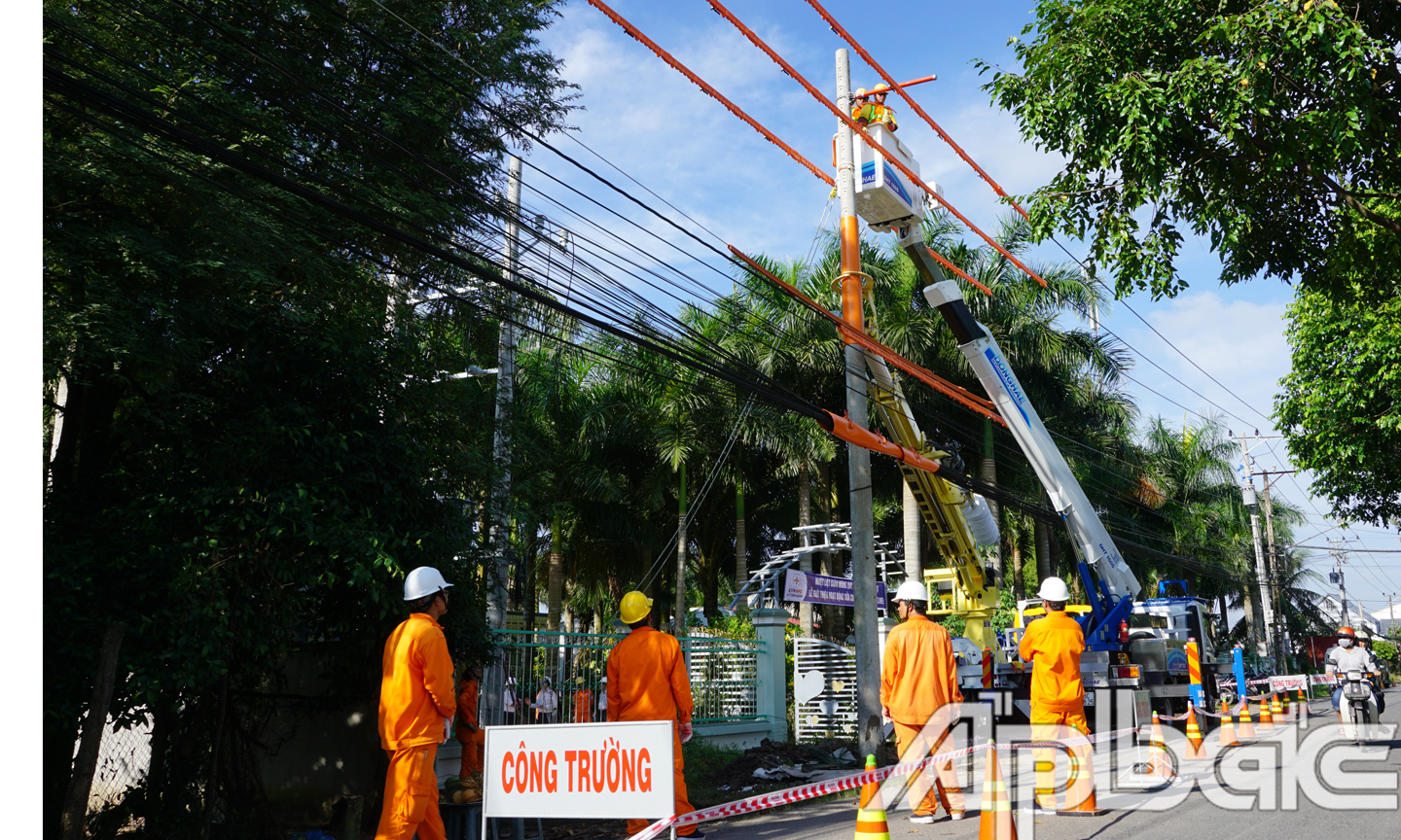 Giảm mức tổn thất điện năng xuống thấp hơn 5,2% - Báo Ấp Bắc điện tử