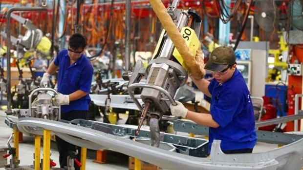 Manufacturing and services sectors are likely to recover and be the main growth driver in the second half of the year (Photo: vcci.com.vn).