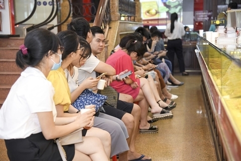 Customers wait for gold at Bao Tin Minh Chau Gold Firm in Ha Noi. The prices of gold hit their highest in the markets on July 27. — Photo courtesy of the firm