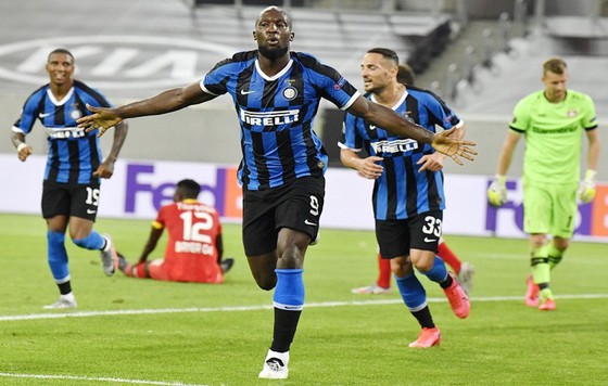 Romelu Lukaku ghi bàn giúp Inter Milan đánh bại Leverkusen 2-1. Ảnh: Getty Images