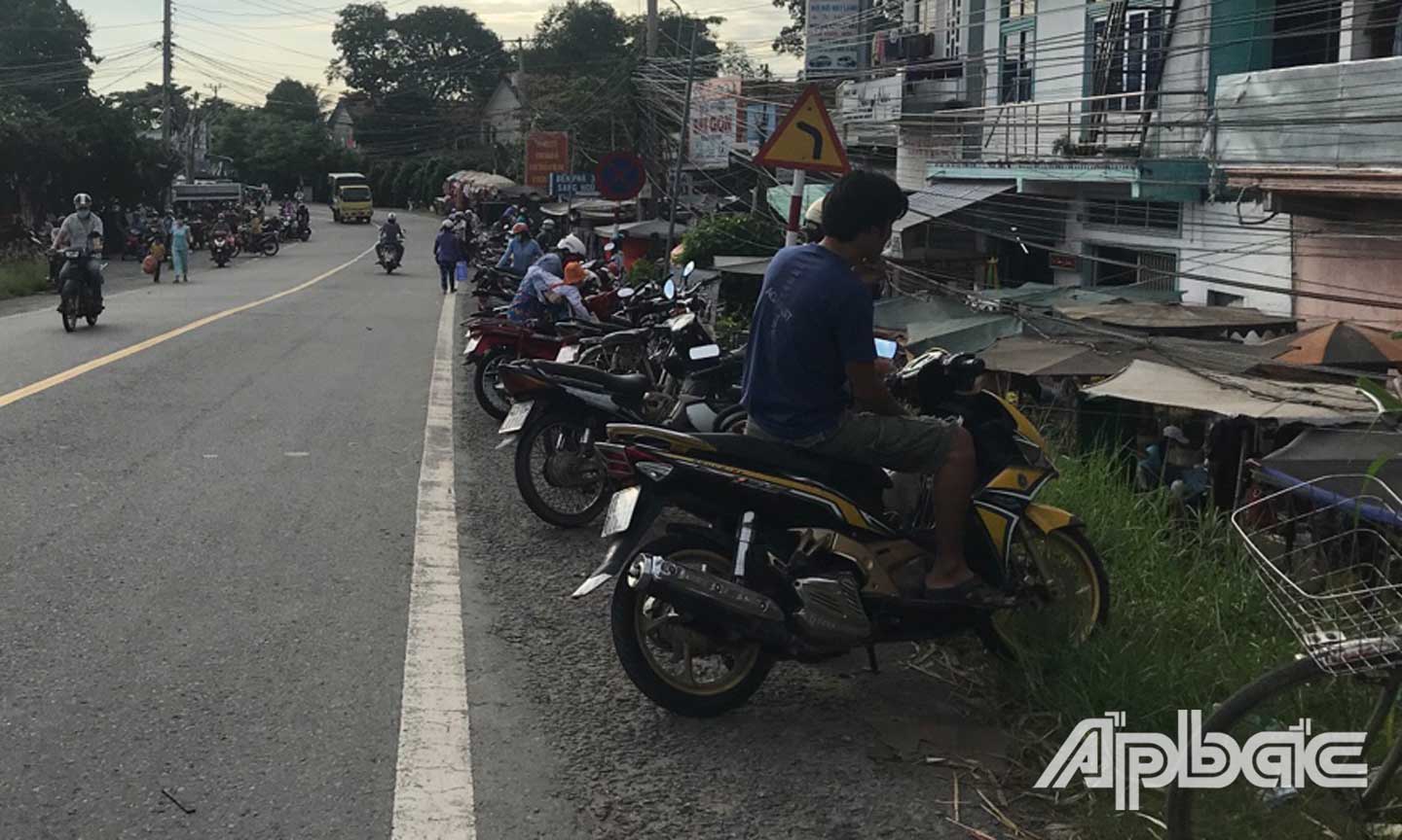 Tại dốc cầu Hai Tân.