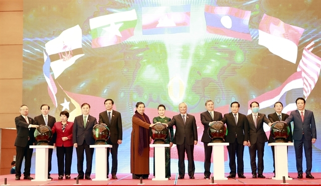 Vietnam National Assembly Chairwoman Nguyen Thi Kim Ngan and delegates pressed the symbolic button to launch the ASEAN Inter-Parliamentary Assembly (AIPA 41) website in a ceremony held in Hanoi on Thursday.
