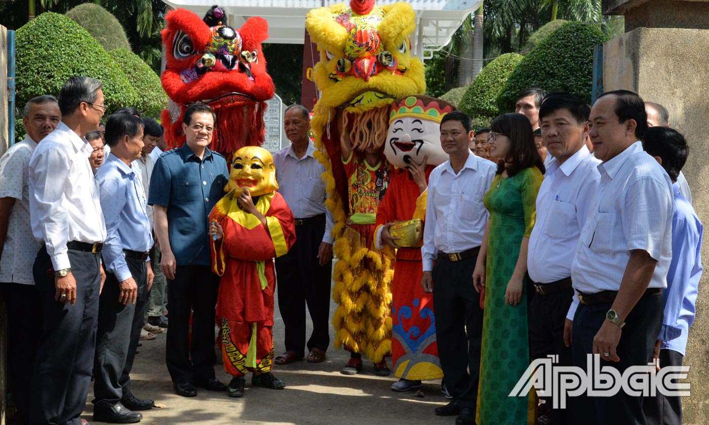 Ủy viên Ban Chấp hành Trung ương Đảng, Phó Chánh án Tòa án nhân dân tối cao Lê Hồng Quang đã về dự và chung vui Ngày hội Đại đoàn kết toàn dân tộc với người dân xã Thanh Bình