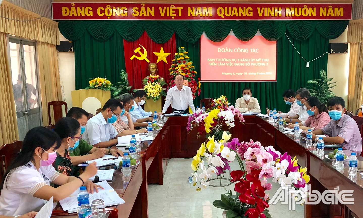 Ông Trần Kim Trát- Ủy viên Ban Thường vụ Tỉnh ủy, Bí thư Thành ủy Mỹ Tho phát biểu chỉ đạo tại buổi làm việc.