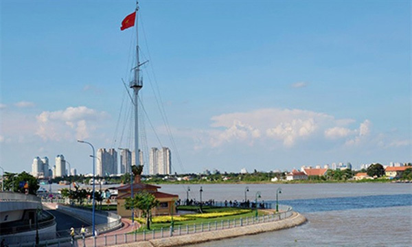 The Thu Ngu flagpole, a 155-year-old relic on the Sai Gon riverfront. — Photo plo.vn.