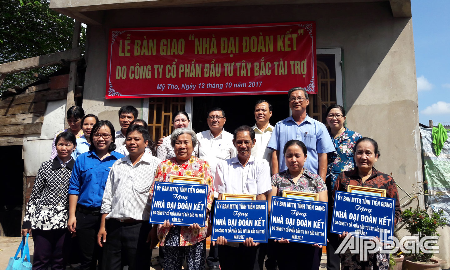 Trong 5 năm qua, Ban Vận động Quỹ “Vì người nghèo” các cấp trong tỉnh đã vận động xây dựng trên 3.100 nhà đại đoàn kết cho hộ nghèo.