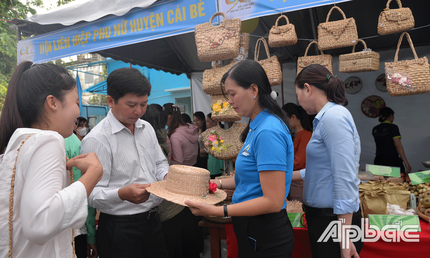 Các sản phẩm do phụ nữ làm rất đa dạng.