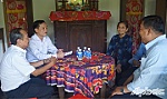 Đồng chí Nguyễn Văn Vĩnh thăm các gia đình liệt sĩ tại xã Bình Trưng