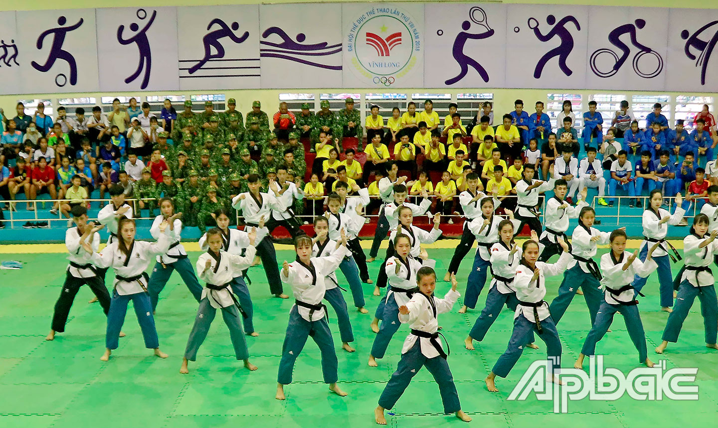 Đồng diễn võ nhạc taekwondo là chương trình biểu diễn tại lễ khai mạc Đại hội.