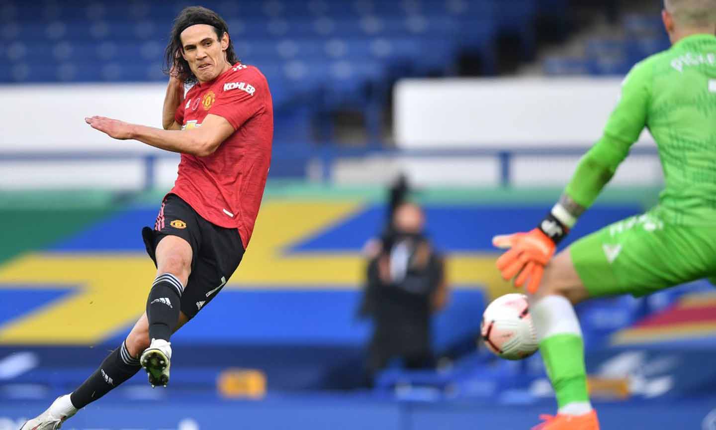 Cavani có bàn thắng đầu tiên tại Premier League. Ảnh: Vietnamnet.vn