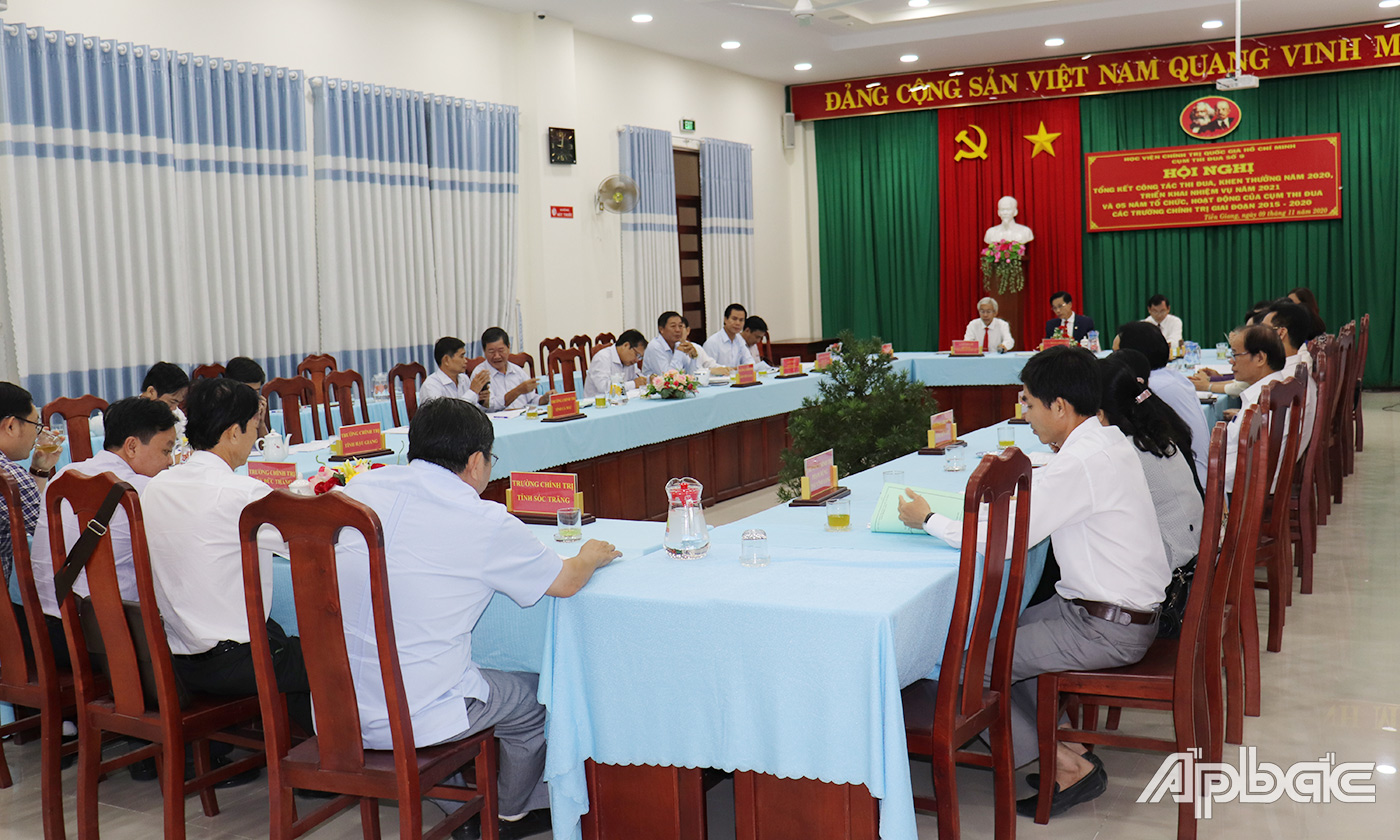 Quang cảnh hội nghị.