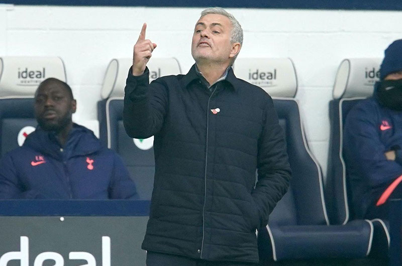 ottenham bay cao và Mourinho lấy lại phong độ cũ.