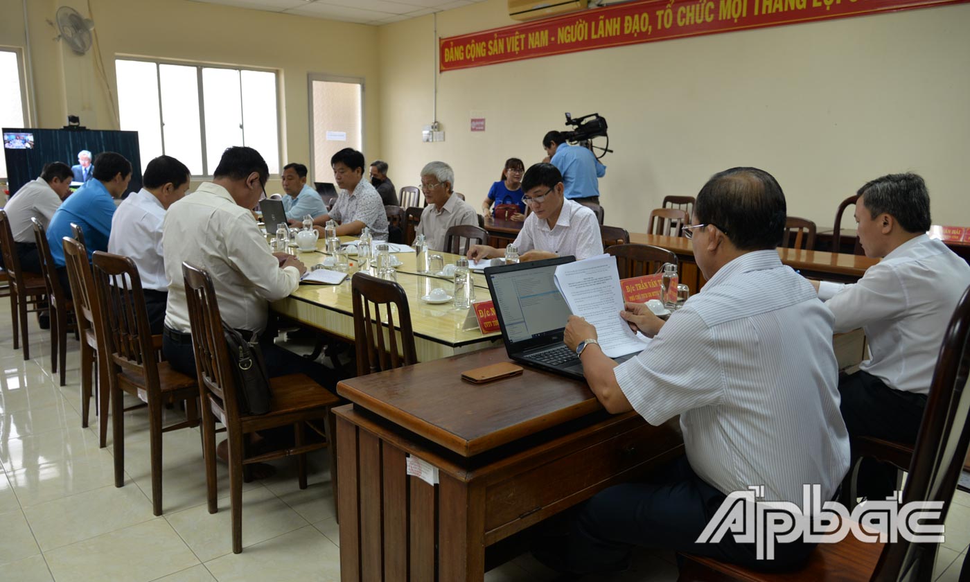 Tại điểm cầu Tiền Giang.