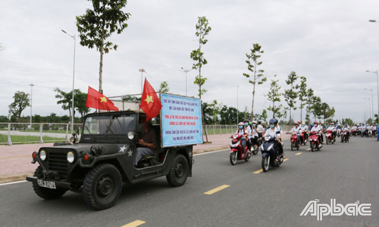 Tuần hành tuyên truyền nâng cao nhận thức của người dân về MCBGTKS trên địa bàn TP. Mỹ Tho.